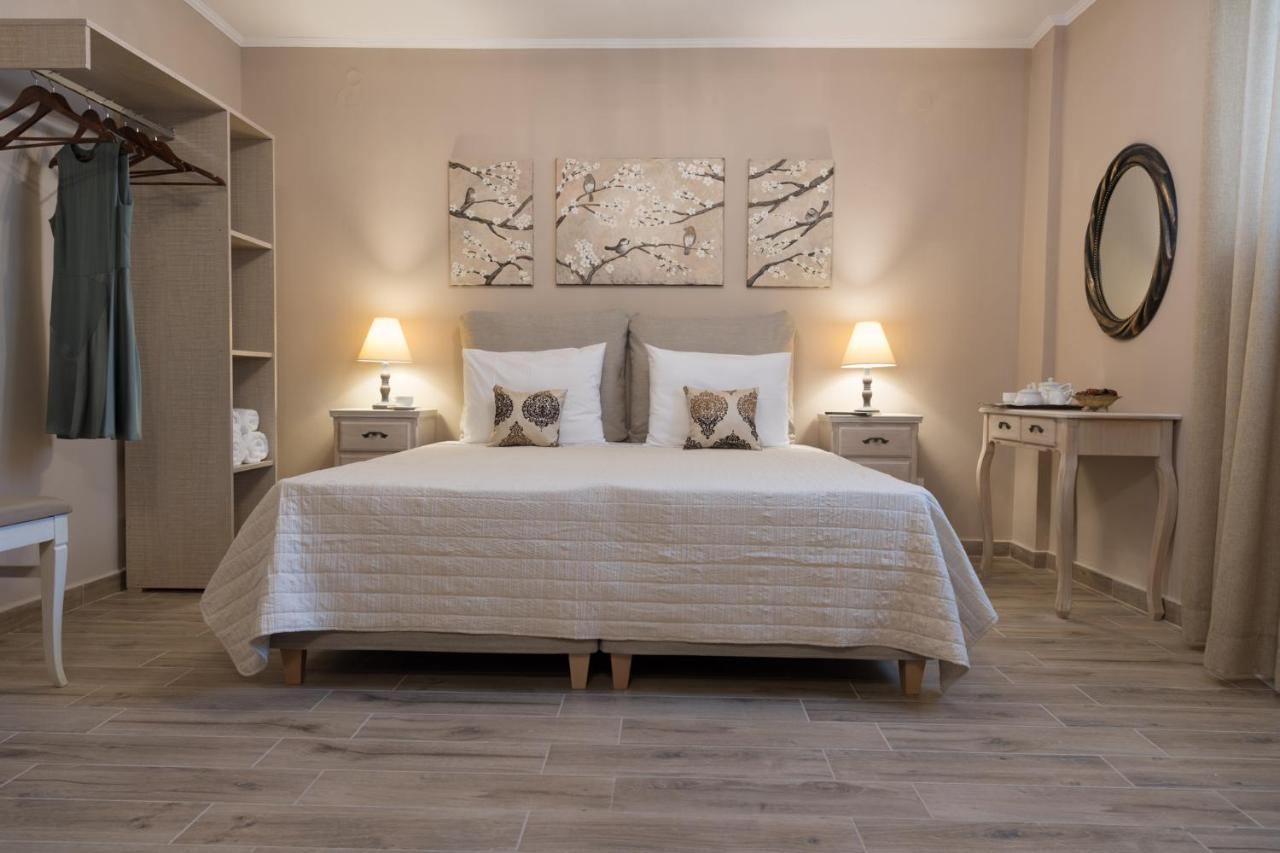 V. P. Place. Argostoli  Luaran gambar
