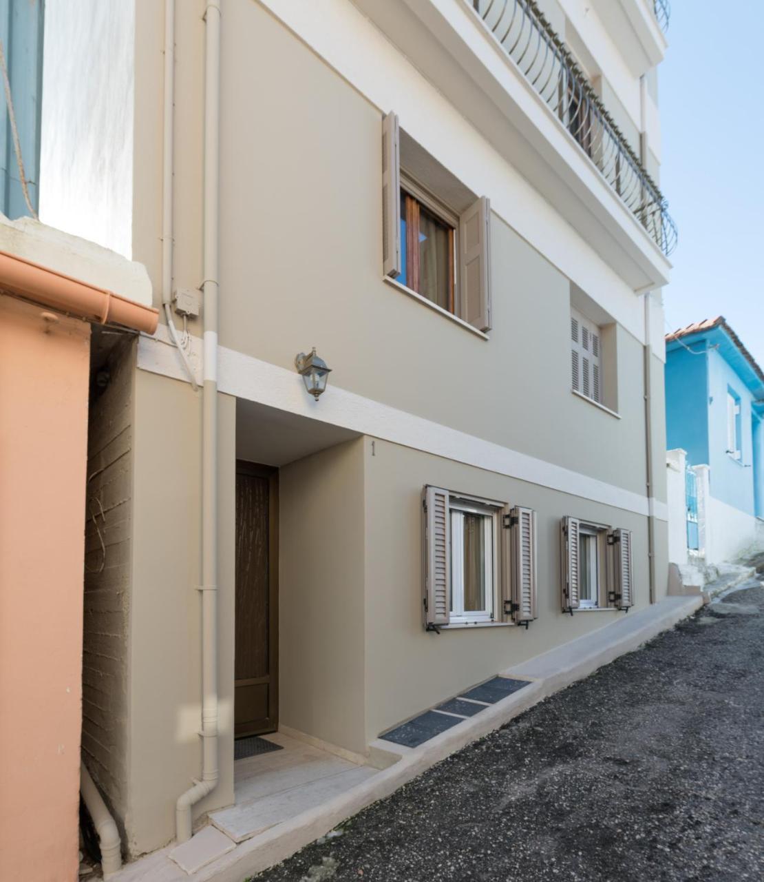 V. P. Place. Argostoli  Luaran gambar